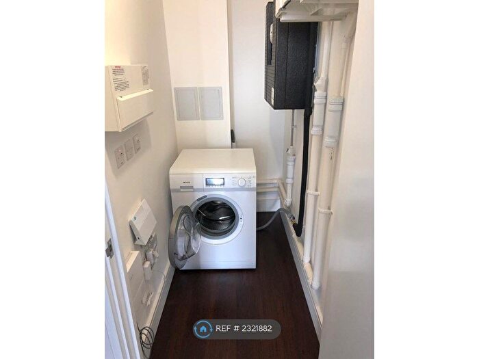 1 Bedroom Flat To Rent In Maine Tower, London, E14
