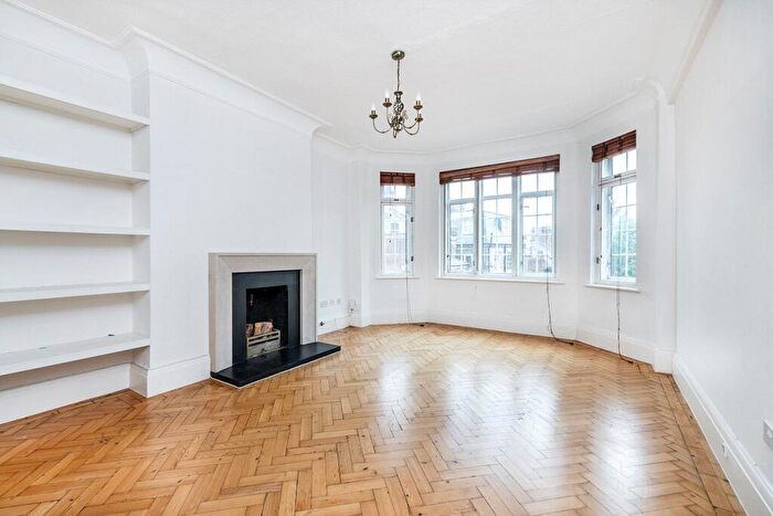 3 Bedroom Apartment For Sale In Southwood Lane, Highgate, N6