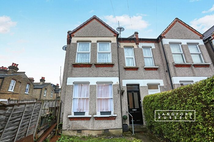 1 Bedroom Flat To Rent In Ravenscroft Road, Beckenham, BR3