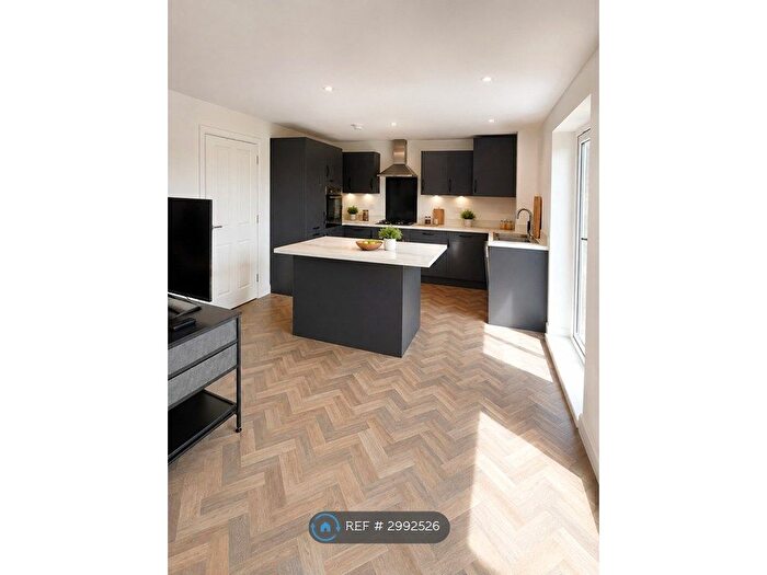 2 Bedroom Flat To Rent In Wishford Row, Swindon, SN1