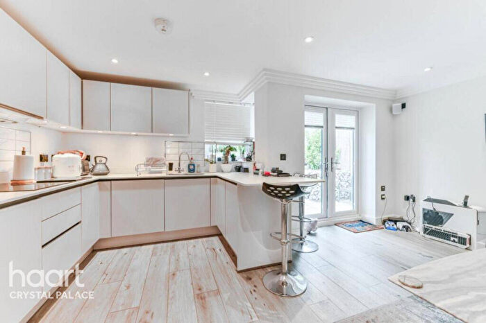 1 Bedroom Terraced House For Sale In South Norwood Hill, London, SE25