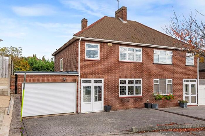 3 Bedroom Semi Detached House For Sale In Brookdale Road, Bexley, DA5