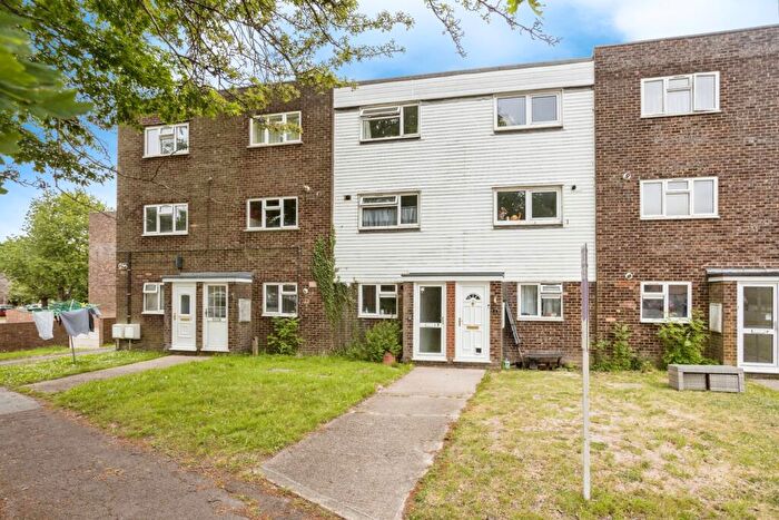 2 Bedroom Maisonette To Rent In Pound Hill, RH10