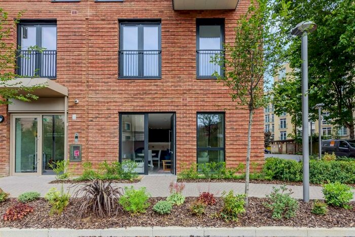 2 Bedroom Apartment To Rent In Joseph Huntley Walk, Reading, RG1