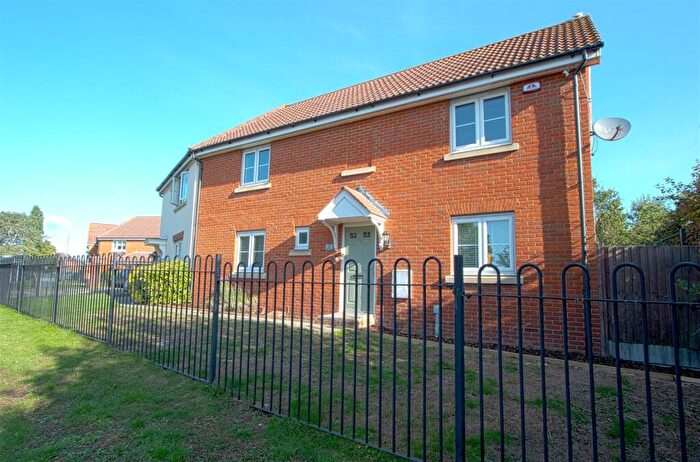 3 Bedroom End Of Terrace House For Sale In The Nave, Laindon, Basildon, SS15