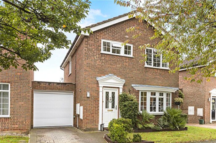 3 Bedroom Detached House For Sale In The Shaws, Welwyn Garden City, AL7