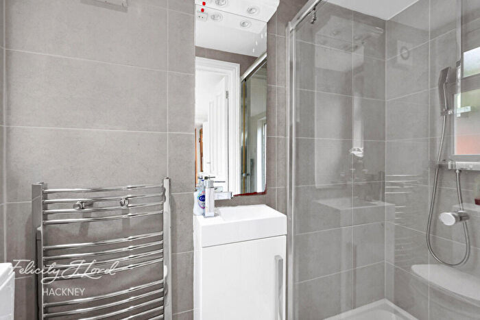4 Bedroom Terraced House For Sale In Killowen Road, London, E9 - Photo 11