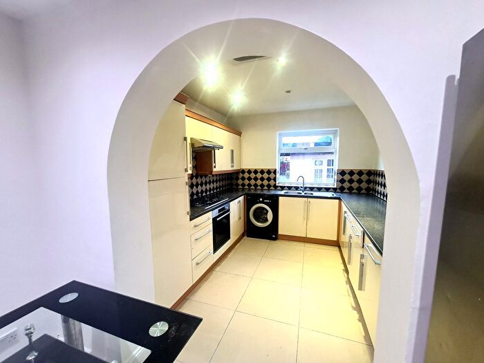 5 Bedroom Semi-Detached House To Rent In Rowley Fields Avenue, Leicester, LE3