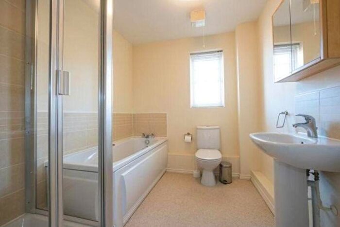2 Bedroom Flat To Rent In Baxendale Road, Chichester, PO19