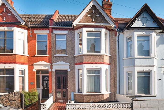 3 Bedroom Terraced House For Sale In Beaufort Street, Southend-On-Sea, SS2