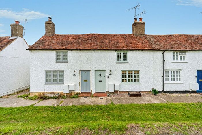 2 Bedroom Cottage For Sale In Tring Road, Wendover, Aylesbury, HP22