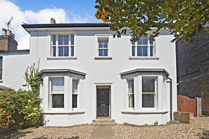 2 Bedroom Flat To Rent In Medfield Street, Putney Heath, London, SW15