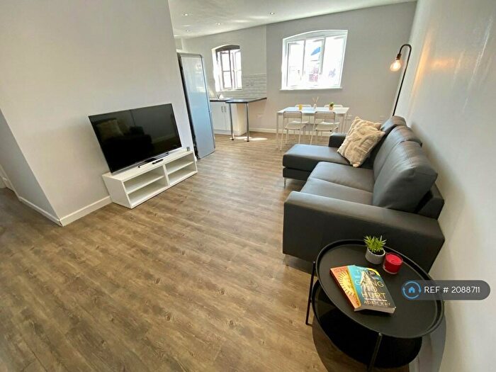 2 Bedroom Flat To Rent In Parade, Leamington Spa, CV32