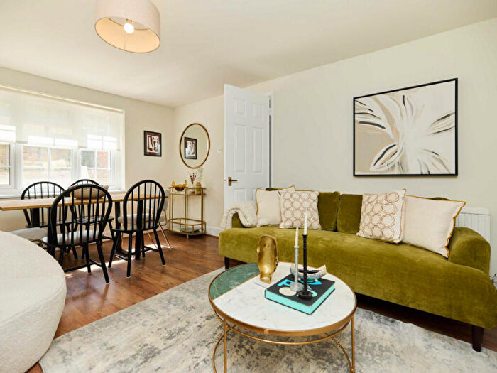 3 Bedroom Apartment To Rent In St. John's Villas, London, N19