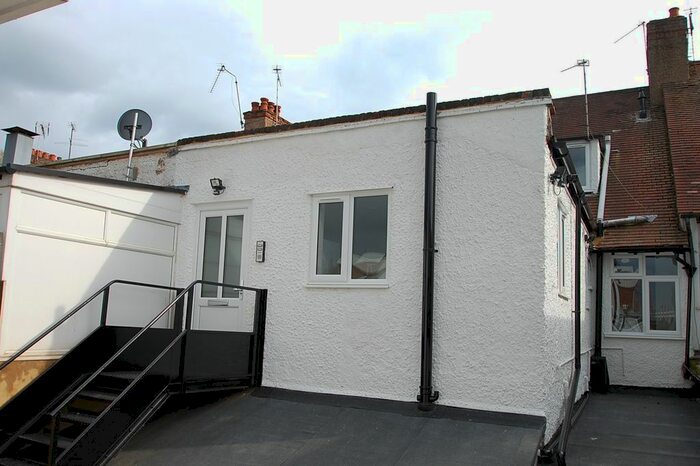 2 Bedroom Flat To Rent In A Churchfield Road, Chalfont St Peter, Buckinghamshire, SL9