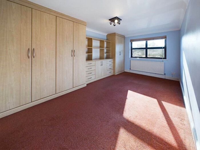 2 Bedroom Apartment For Sale In Station Road, New Barnet, EN5