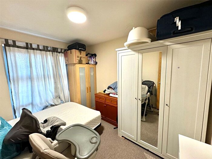 2 Bedroom Flat For Sale In Ings Road, Wakefield, West Yorkshire, WF1