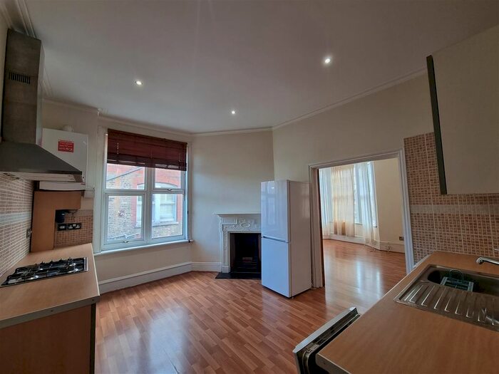 Studio To Rent In Athenaeum Place, London, N10