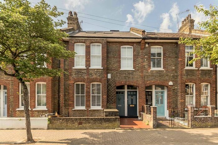 2 Bedroom Flat To Rent In Prairie Street, London, SW8