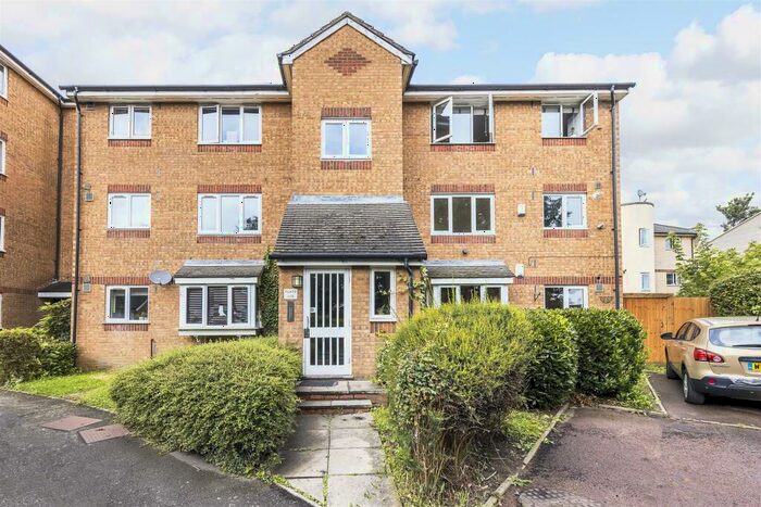 1 Bedroom Flat To Rent In Greenacre Gardens, Walthamstow, London, E17