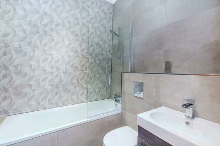 2 Bedroom Flat To Rent In Kingsland High Street, Dalston, London, E8