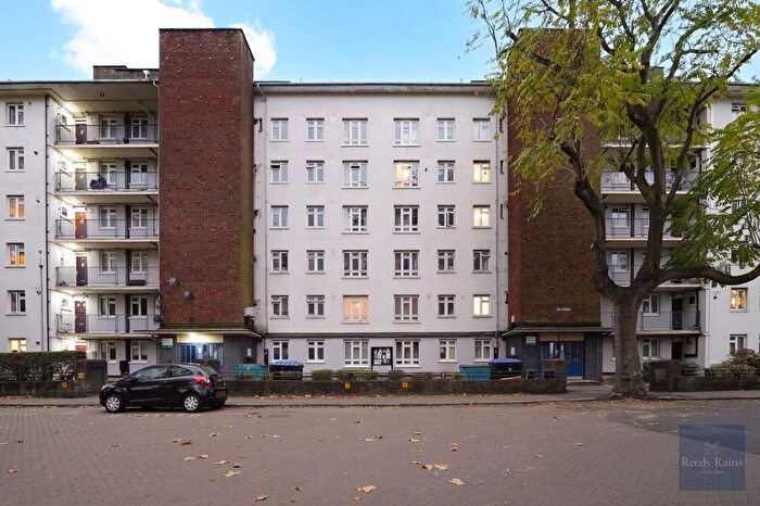 1 Bedroom Apartment For Sale In Howland Estate, London, SE16