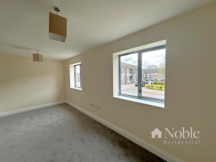 2 Bedroom Flat For Sale In Forest Court, Hemnall Street, Epping, CM16