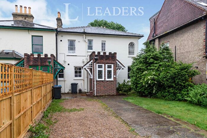 2 Bedroom Flat To Rent In The Lodge, Elm Road, New Malden, KT3