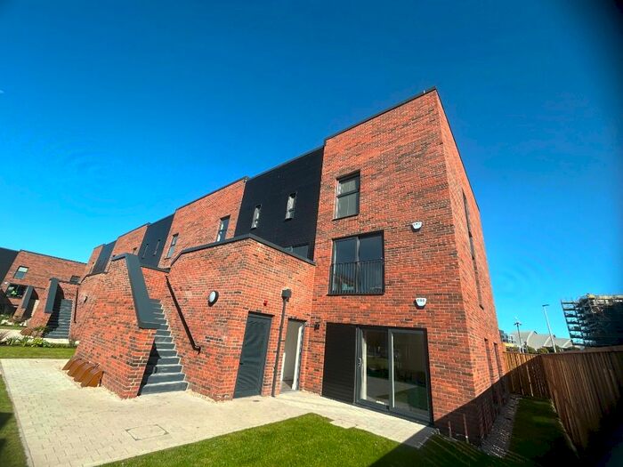 2 Bedroom Flat To Rent In Festival Court, Govan, Glasgow, G51