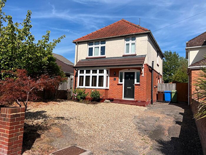 3 Bedroom Detached House To Rent In Cove Road, Farnborough, GU14
