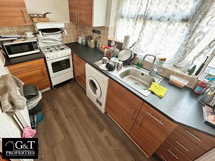 1 Bedroom Flat To Rent In Oak Street, Dudley, DY2