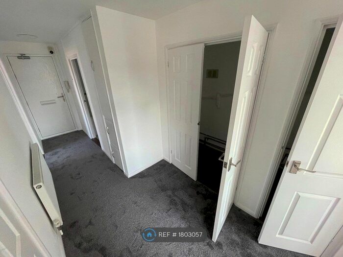 2 Bedroom Flat To Rent In Heatherley Court, Southsea, PO5