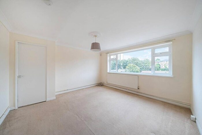 2 Bedroom Flat To Rent In Downs House, South Croydon, Croydon, CR0