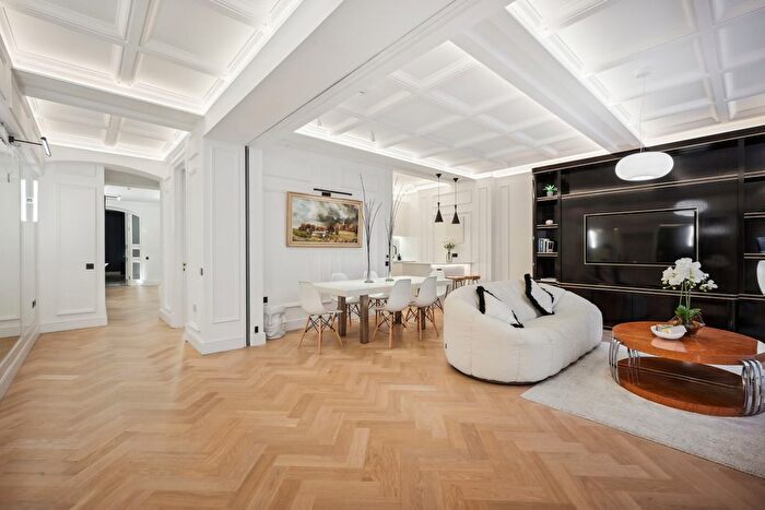 2 Bedroom Flat To Rent In Ennismore Gardens, London, SW7