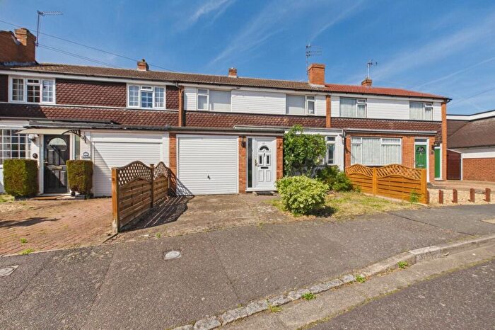 3 Bedroom Terraced House To Rent In Gordon Road, Windsor, Berkshire, SL4