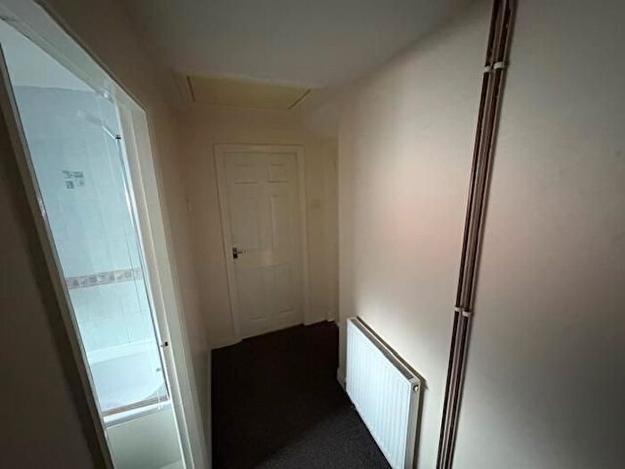 1 Bedroom Flat To Rent In Flat, A Princes Avenue, HU5