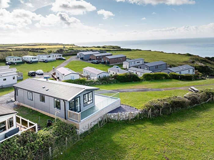 2 Bedroom Lodge For Sale In Oxwich, Swansea, SA3