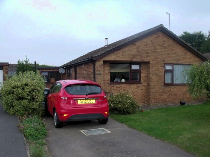 3 Bedroom Semi-Detached House To Rent In Butlers Close, NN11