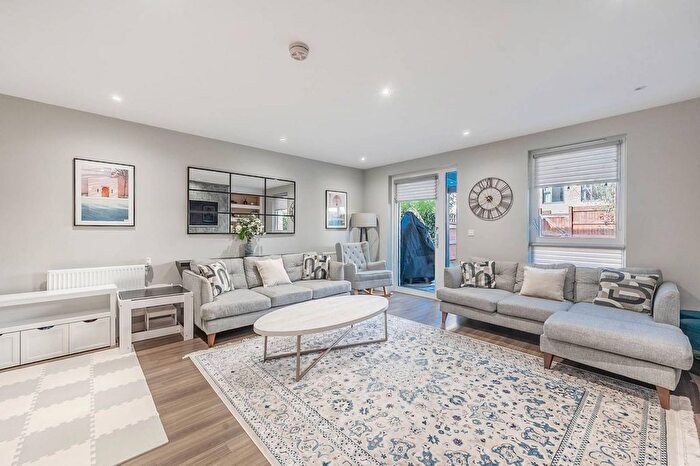 3 Bedroom Maisonette To Rent In Fry Lane, Edgware, HA8