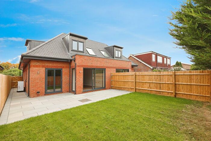 4 Bedroom Bungalow For Sale In Redheath Close, Watford, WD25