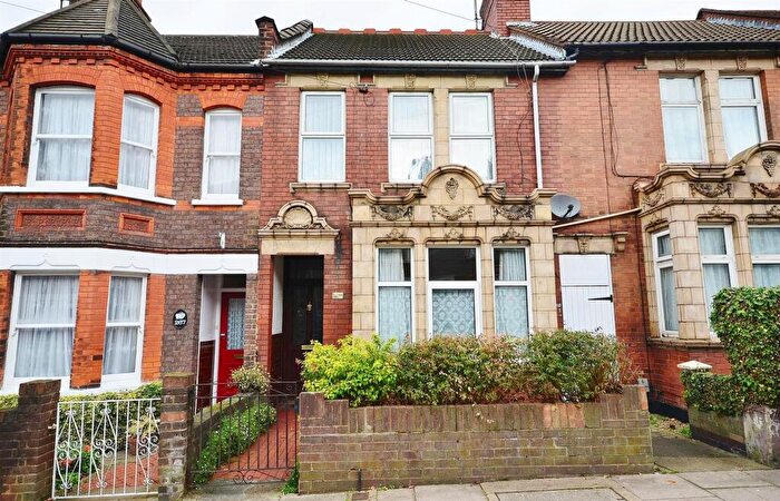 2 Bedroom Block Of Apartments For Sale In High Town Road, Luton, LU2