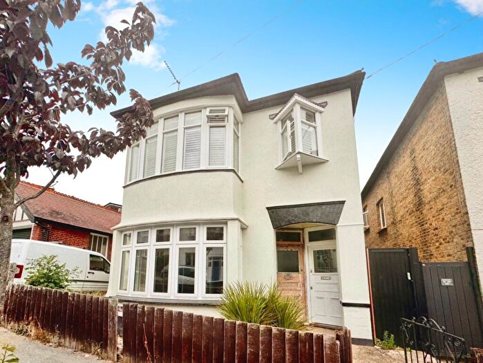 2 Bedroom Flat To Rent In Beach Avenue, Leigh-On-Sea, SS9