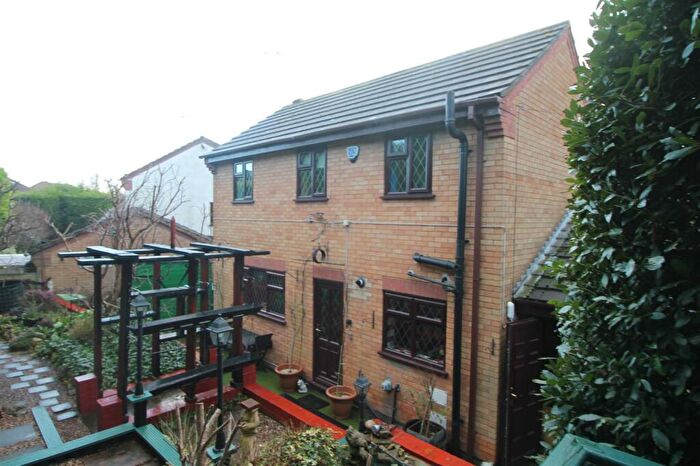 3 Bedroom Detached House For Sale In Balmoral Close, Halesowen, B62