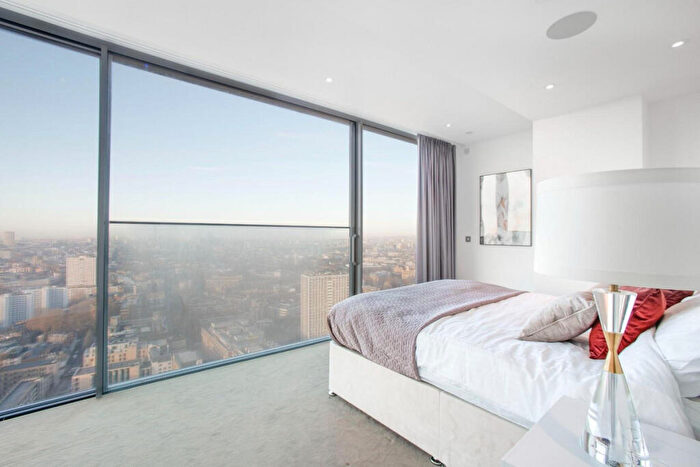 3 Bedroom Apartment For Sale In City Road, Islington, EC1V