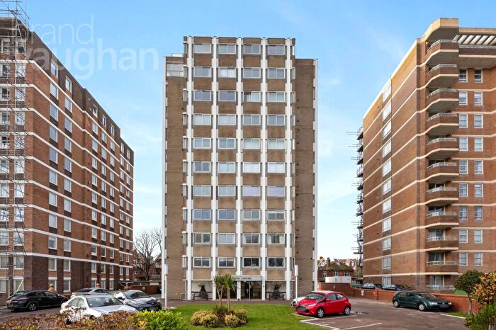 2 Bedroom Flat For Sale In Grand Avenue, Hove, BN3