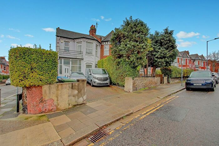 3 Bedroom Terraced House For Sale In Aberdeen Road, London, NW10