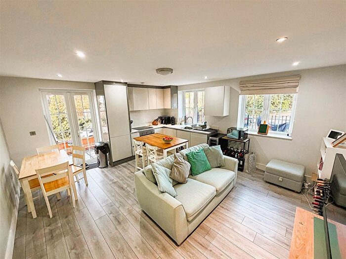 2 Bedroom Flat For Sale In Selcroft Road, Purley, CR8