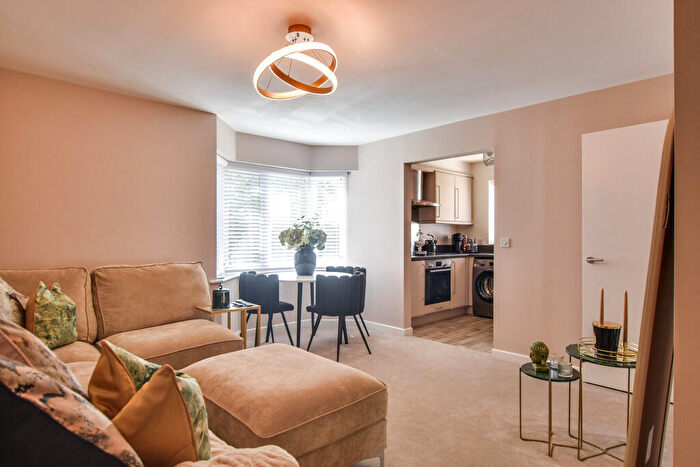 2 Bedroom Flat For Sale In Manse Gardens, Great Dunmow, CM6