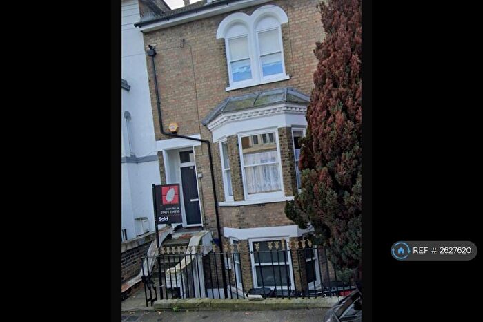 2 Bedroom Flat To Rent In Darnley Street, Gravesend, DA11
