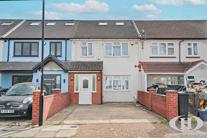 4 Bedroom Terraced House For Sale In Kingsbridge Road, Southall, UB2